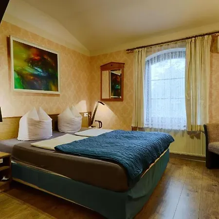 沃德池克罗斯坦酒店 酒店 米滕瓦尔德