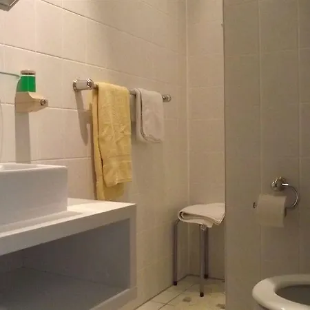 沃德池克罗斯坦酒店 酒店